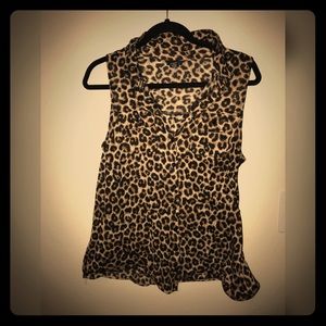 Cheetah print button up tank top 🐆💕